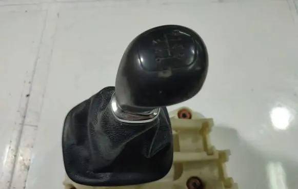 Hyundai i30 Gear shifter/selector 437002R140XP