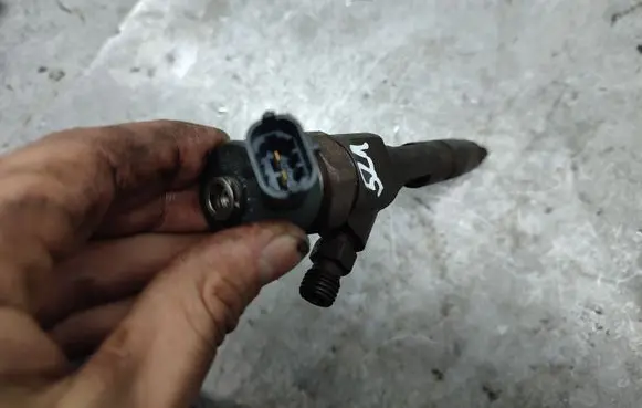 Renault Laguna II Fuel injector 7700111014 0445110021