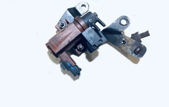 Volvo V50 Turbo solenoid valve 6G9Q9E882CA 6G9Q-9E882-CA