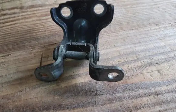 Subaru Impreza III Rear door upper hinge