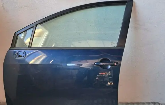 Toyota Corolla Verso AR10 Front door 670020F011 681020F010