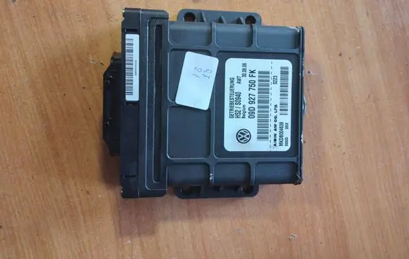 Audi Q7 4L Gearbox control unit/module 09D927750FK