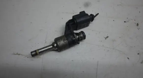 Volkswagen Tiguan Fuel injector 03C906036E