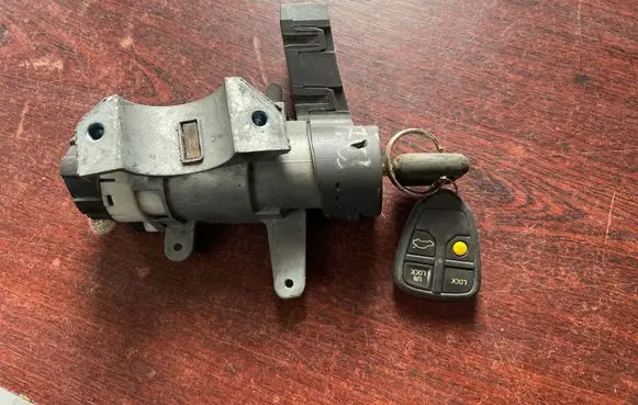 Volvo V70 Ignition lock 8626324