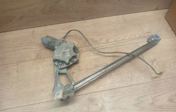 Mercedes-Benz E W124 Rear door window regulator with motor 680187929000 7743001627