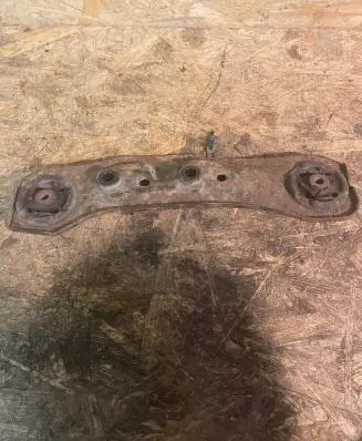 Honda CR-V Rear differential/diff mount bracket 
