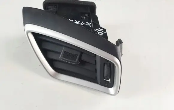 Nissan X-Trail T32 Dashboard side air vent grill/cover trim