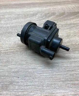 Mercedes-Benz S W220 Turbo solenoid valve A0005450427 4715396 Used