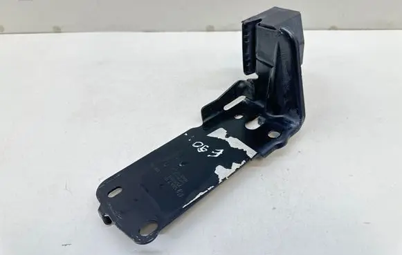 BMW 3 E90 E91 Radiator mount bracket 7117812 23781010