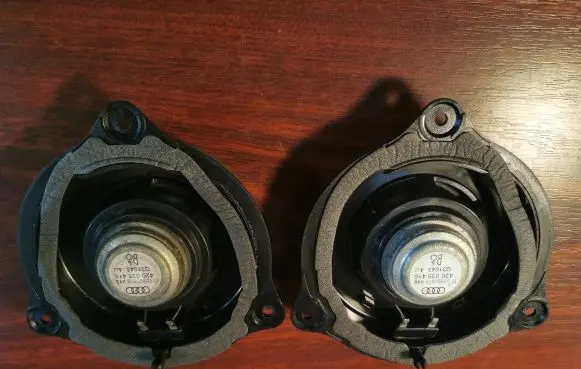Audi R8 42 Front door speaker 420035416 Q31043 00003859