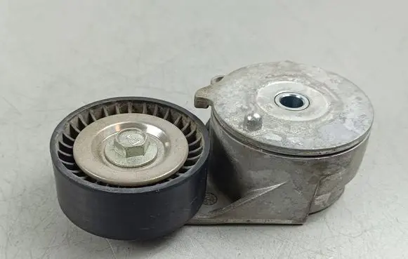 Mitsubishi Outlander IV Generator/alternator belt tensioner