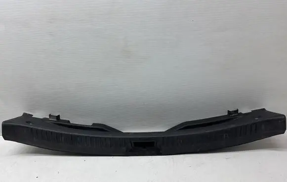 Trunk/boot sill cover protection