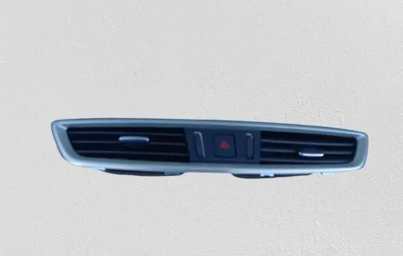Nissan Qashqai Dash center air vent grill 687504EA0A