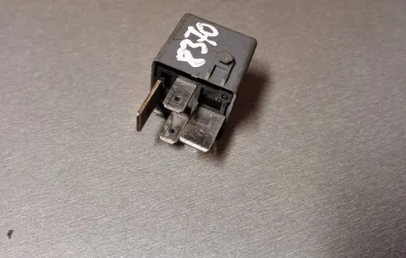 Mercedes-Benz Vito Viano W638 Other relay A0025422619 V23134J52X361