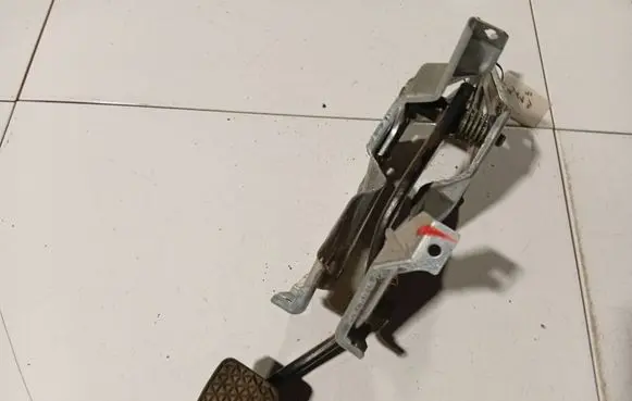 Opel Astra G Brake pedal 