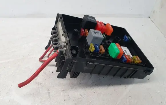 Volkswagen Golf V Fuse module 1K0937125C