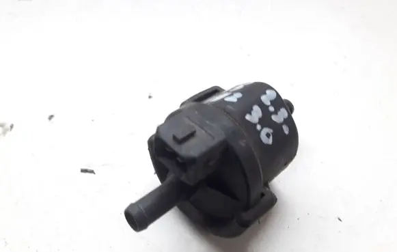 Volkswagen PASSAT B5 Vacuum valve 058133459