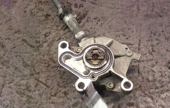 Volkswagen Golf IV Vacuum pump 038145101B