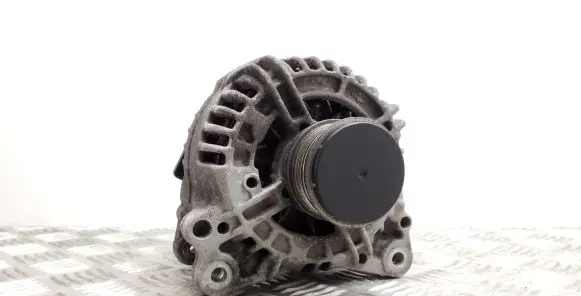 Volkswagen Jetta VI Generator/alternator 03L903023