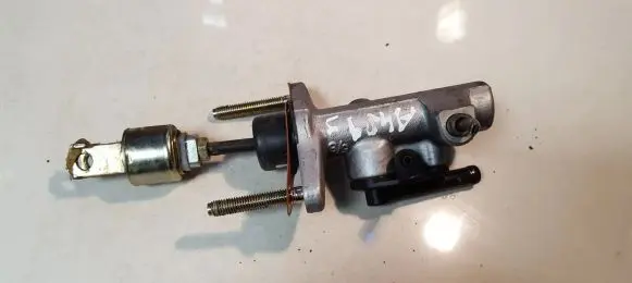Toyota RAV 4 (XA20) Clutch master cylinder