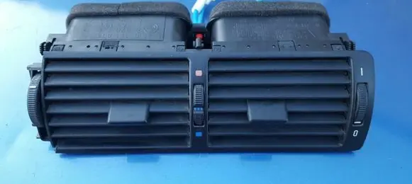 BMW 5 E39 Dash center air vent grill 8370742