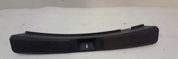 Trunk/boot sill cover protection