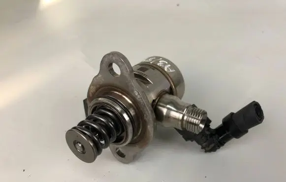 Audi A3 8Y Fuel injection high pressure pump 05E127027D