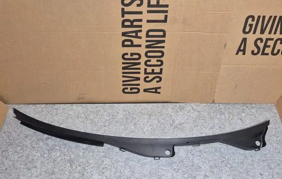 Audi A4 S4 B8 8K Wiper trim 8K1819403