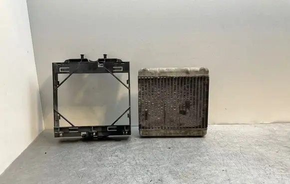 Engine oil radiator