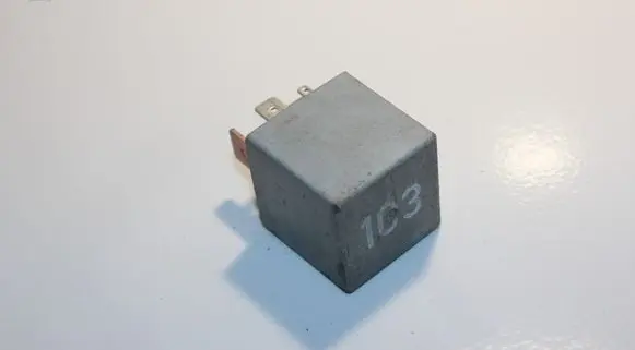 Volkswagen PASSAT B5 Other relay 357911253