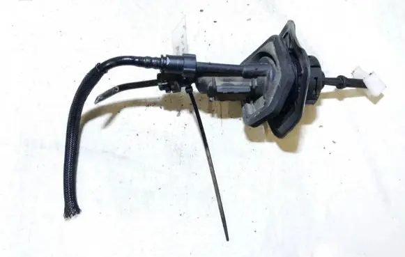 Mazda 3 I Clutch master cylinder