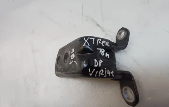 Nissan X-Trail T32 Front door upper hinge