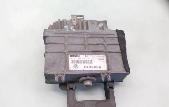 Volkswagen Golf III Engine control unit/module 030906026 0261203744745