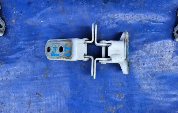 Toyota Prius+ (ZVW40) Rear door hinge set 