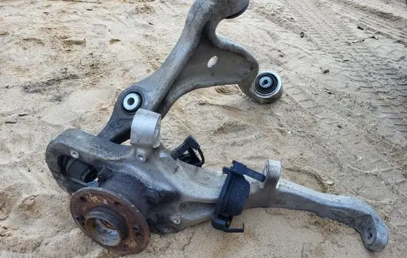 Mercedes-Benz GLE W167 Front wheel hub A16725 A16701L
