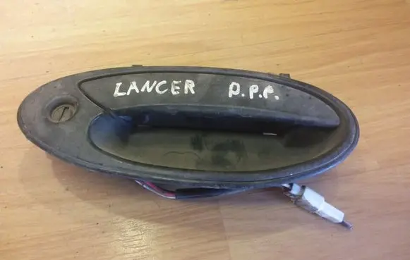 Mitsubishi Lancer Front door exterior handle MB819552
