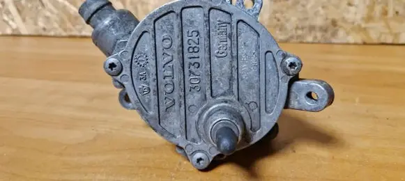 Volvo V70 Vacuum pump 30731825
