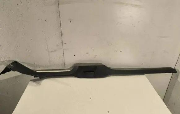 Volkswagen Golf V Front sill trim cover 1K5853371
