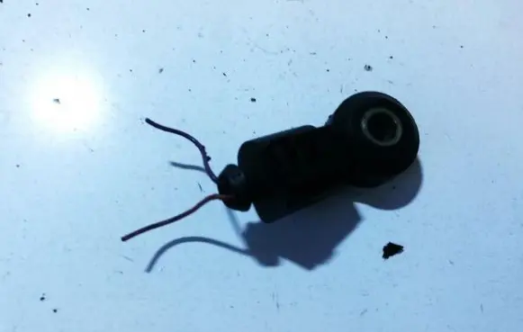 Volkswagen Golf V Detonation knock sensor 030905377c 05230