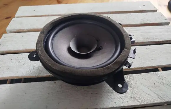 Volvo C30 Front door speaker 30657444 M5XUG 10W12