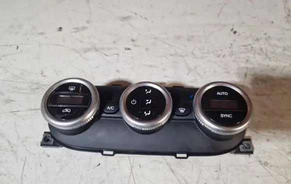 Fiat 500L Climate control unit 735580634