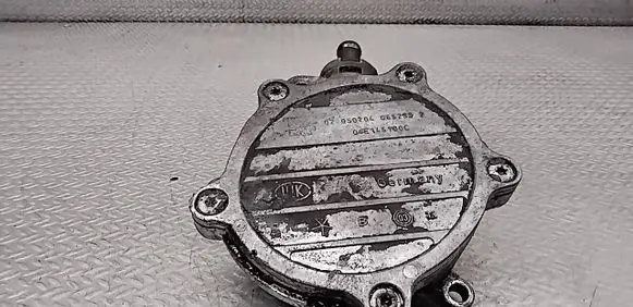 Audi A6 S6 C6 4F Vacuum pump 06E145100C