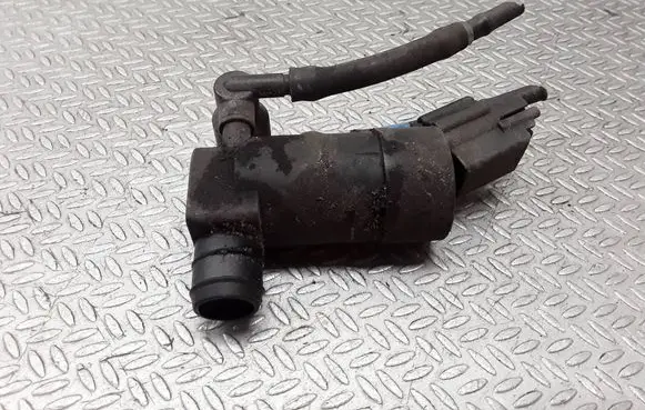 Volvo V70 Windscreen/windshield washer pump 