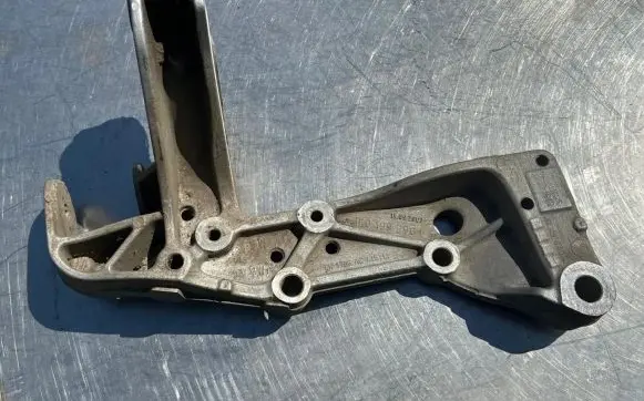 Volkswagen Touran I Front lower control arm/wishbone 1K0199296F