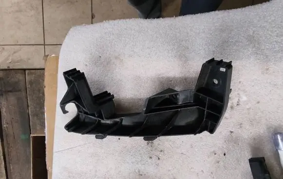 KIA Sportage Front bumper mounting bracket