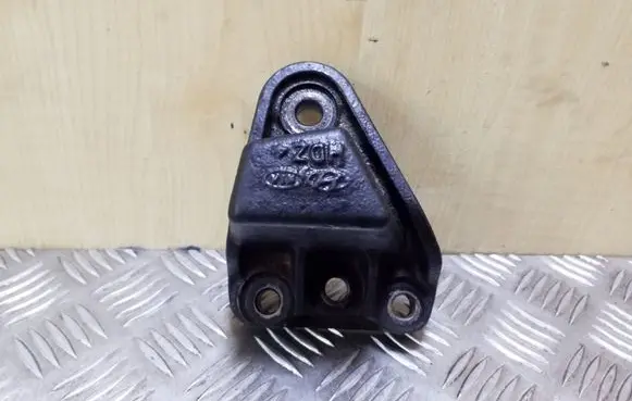 Hyundai i40 Engine mounting bracket