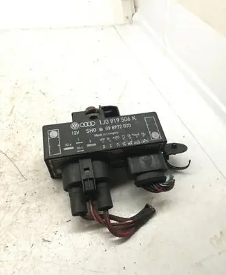 Volkswagen Golf IV Glow plug pre-heat relay 1J0919506K