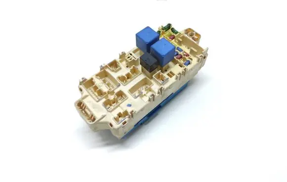 Mitsubishi Pajero Fuse module G8C500M 098937