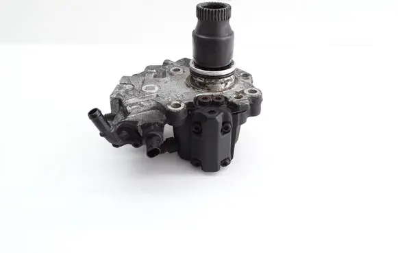 Mercedes-Benz E W212 Fuel injection high pressure pump A6510701201