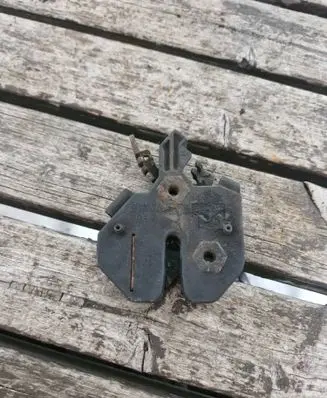 Loading door lock